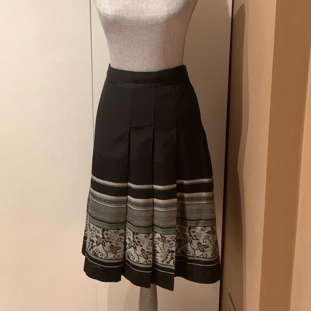 H & M Knee Length Skirt